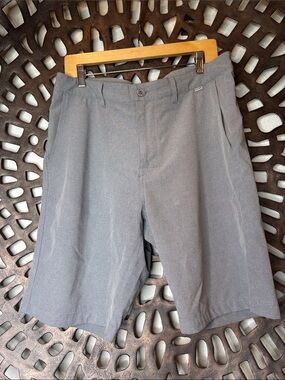 🩶 Travis Mathew Gray White Golf Casual Shorts Men’s 34 Stretch 🩶